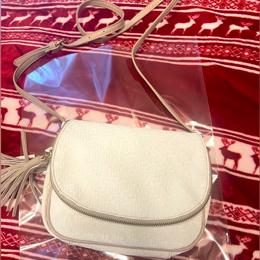 Un Billion weaved vegan leather crossbody bag white